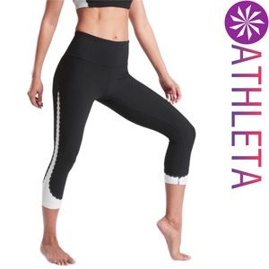 EUC ATHLETA Black Cropped Elation Scalloped Leggings!